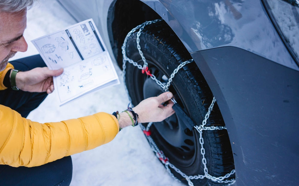 Auto con le Catene da Neve